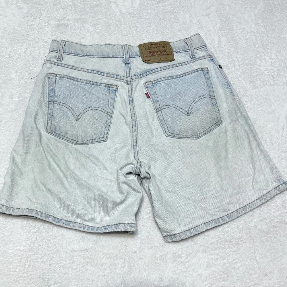 Vintage Levi's 90's Light Wash 550 Relaxed Fit Long Denim Jean Shorts Women's 13